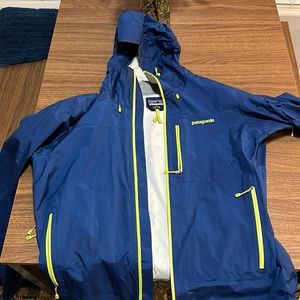 Men’s Large Patagonia Rain Coat